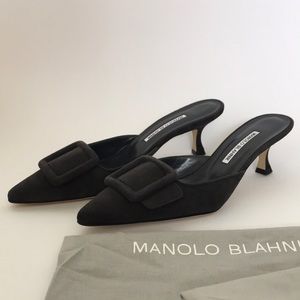 NEW Manolo Blahnik Maysale Suede Mules Black Sz 39
